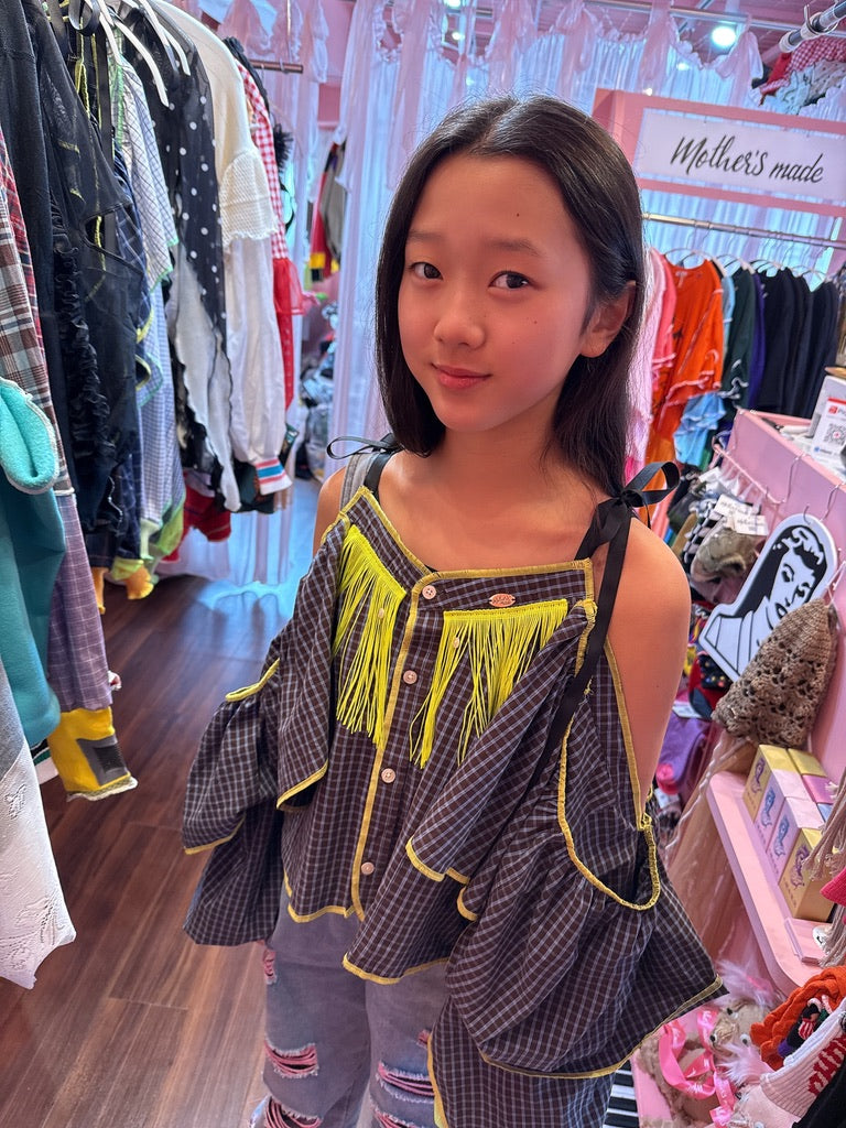 503237 肩リボンフリンジフリル2wayシャツ (茶色に青チェック) Tussles attached plaid tops