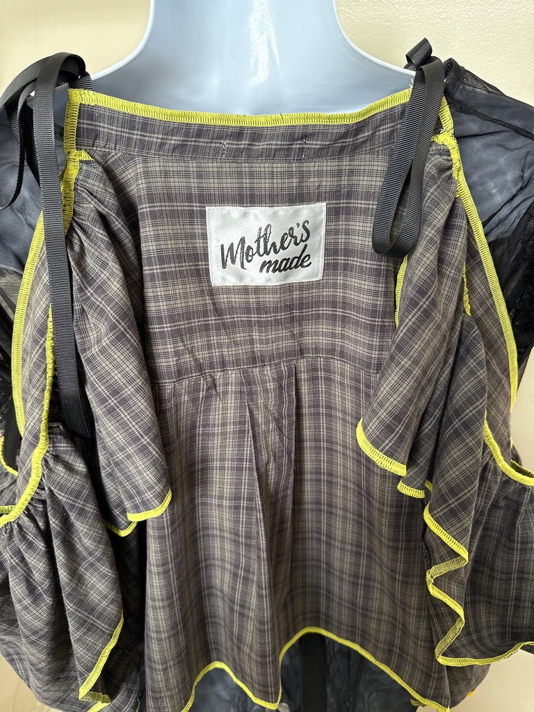 503239 肩リボンフリンジフリル2wayシャツ (茶色に黒チェック) Tussles attached plaid tops