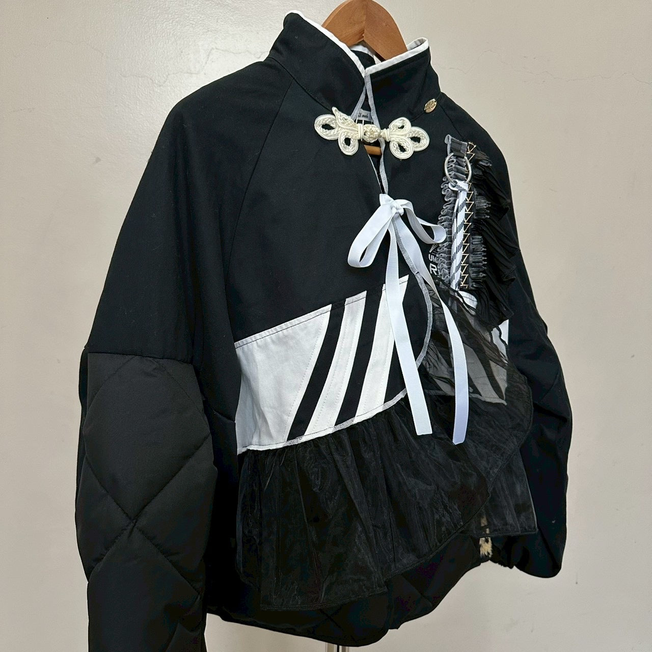 チャイナボタンチュール付きボレロジャケット 2点セット (黒)