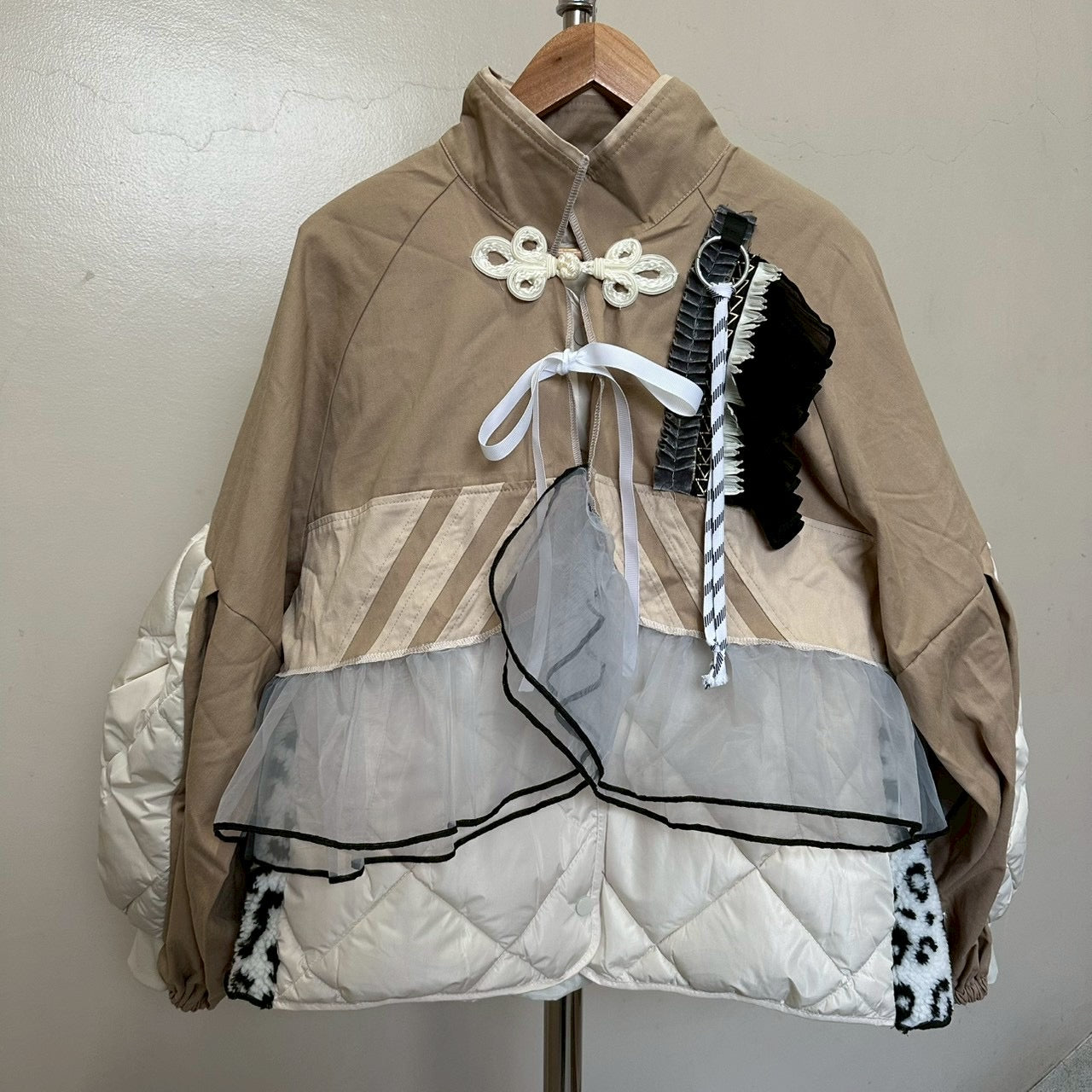 チャイナボタンチュール付きボレロジャケット 2点セット (ベージュ)