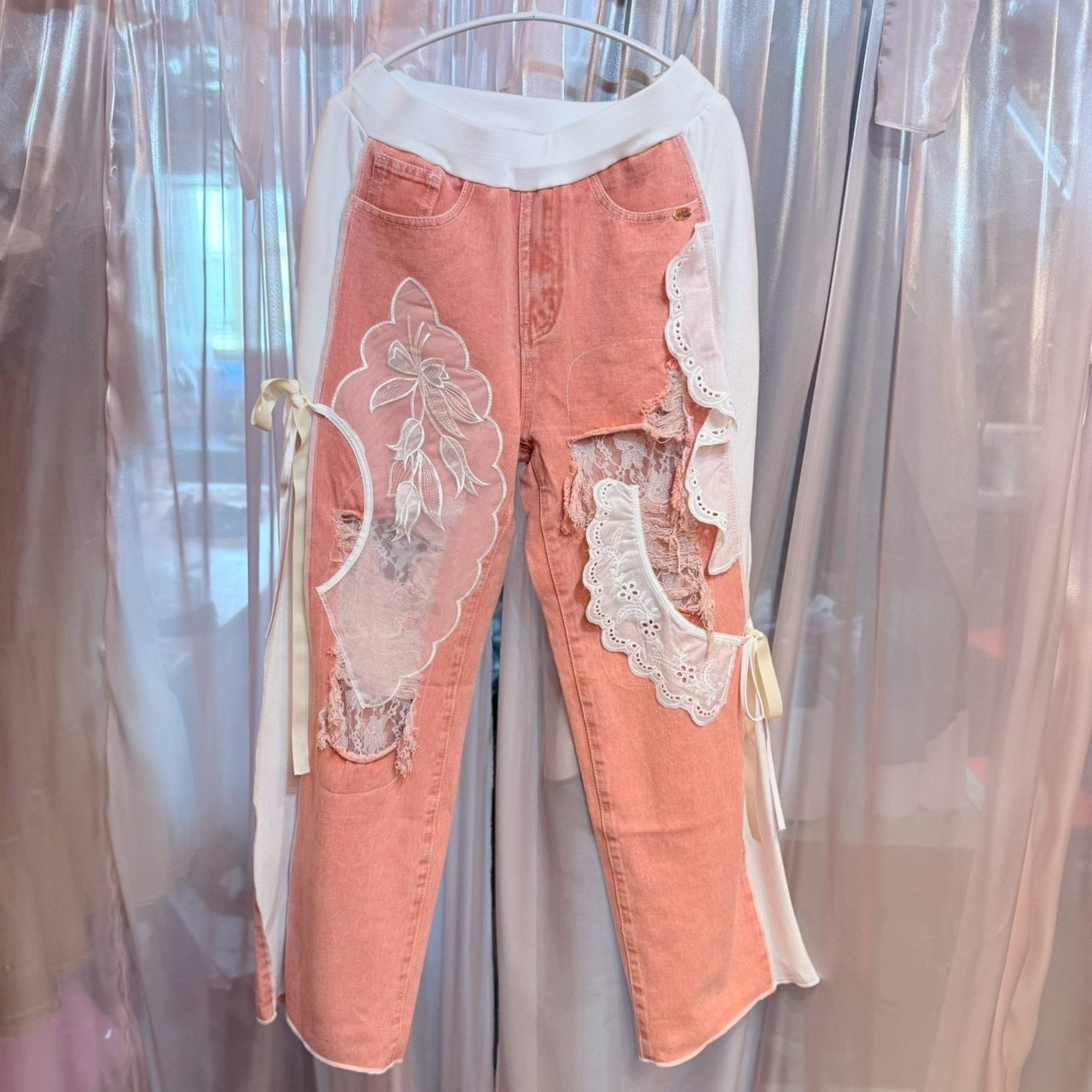 ピンクレース付きパンツ