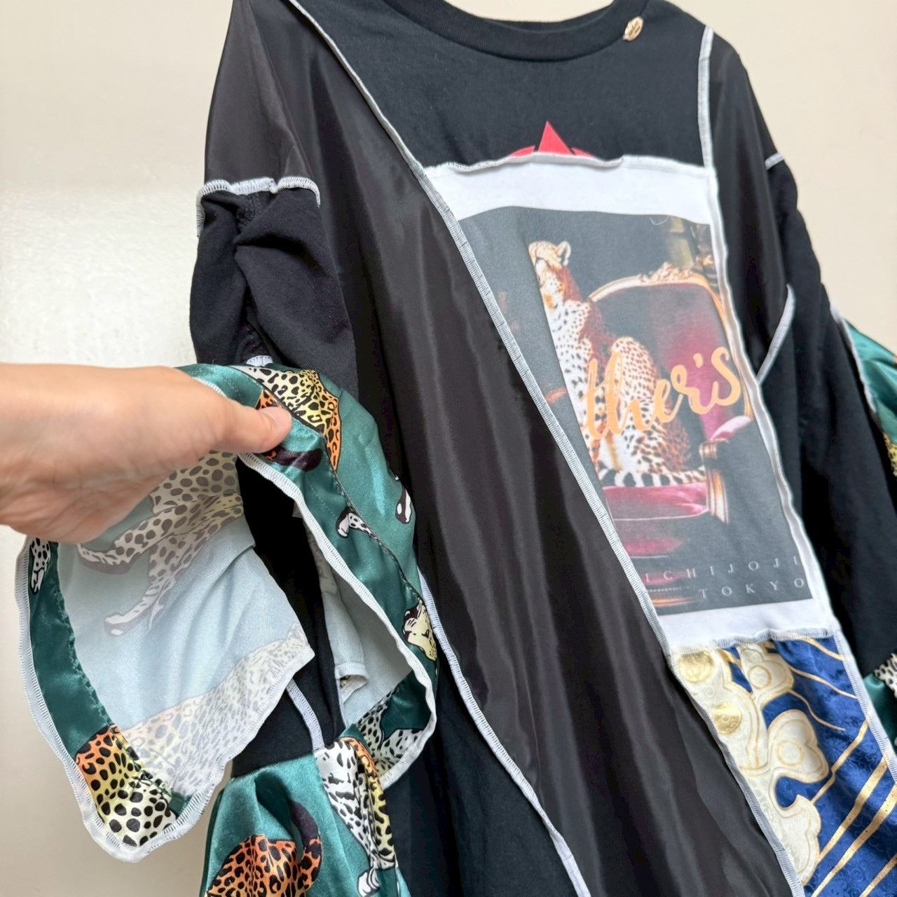 チータープリントのバルーンスリーブトップス