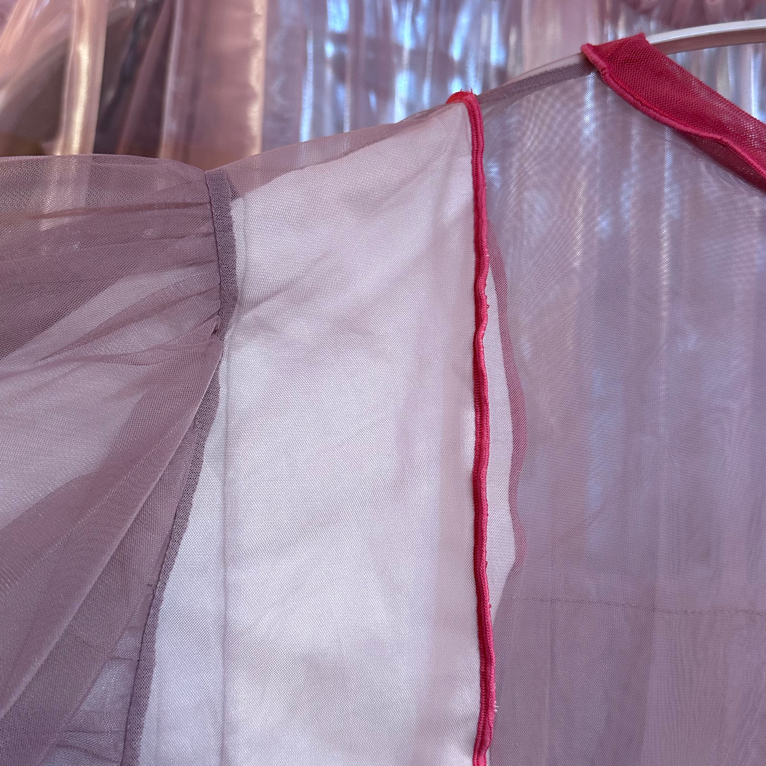 ピンクシアーフリル長袖トップス