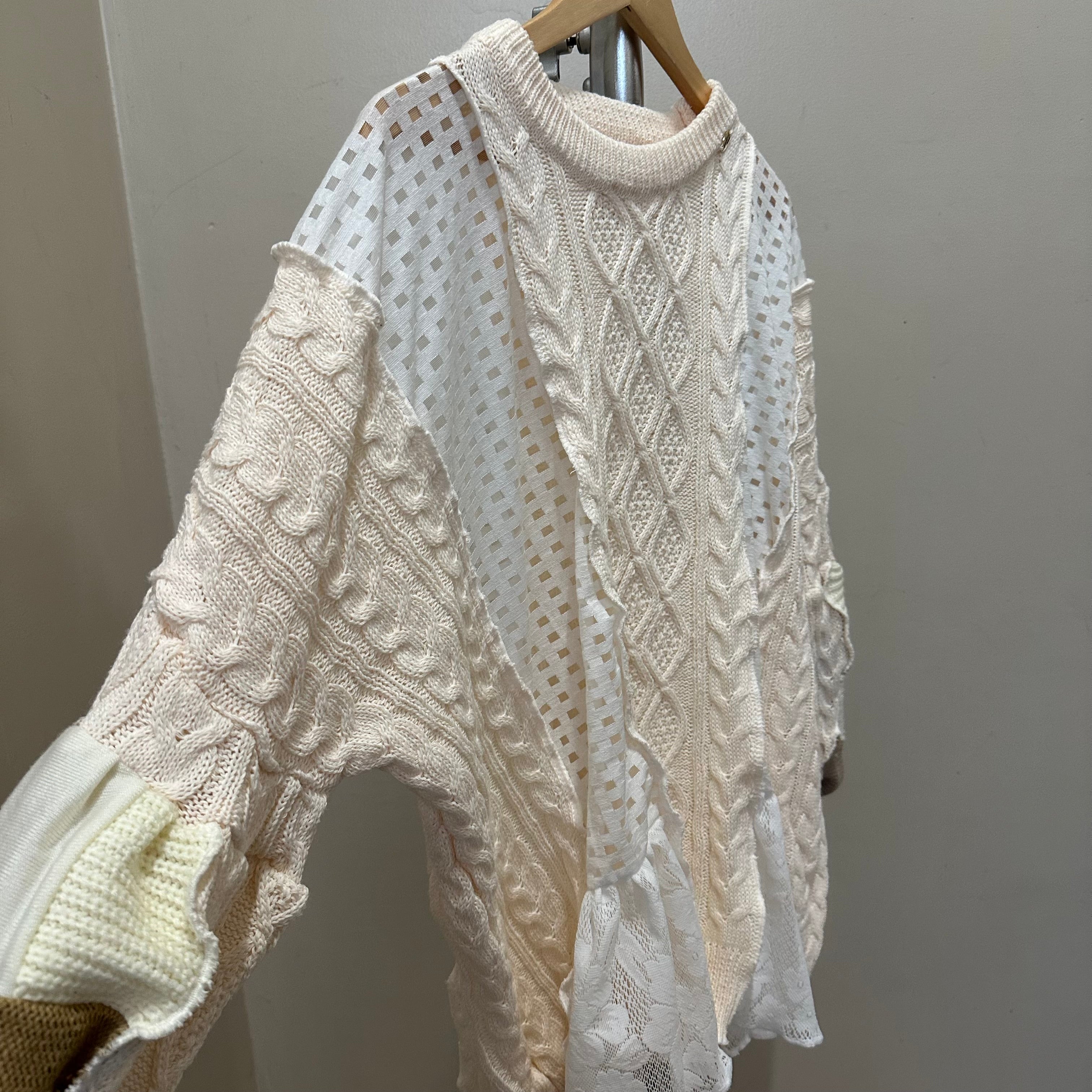 パッチワーク袖のニットセーター