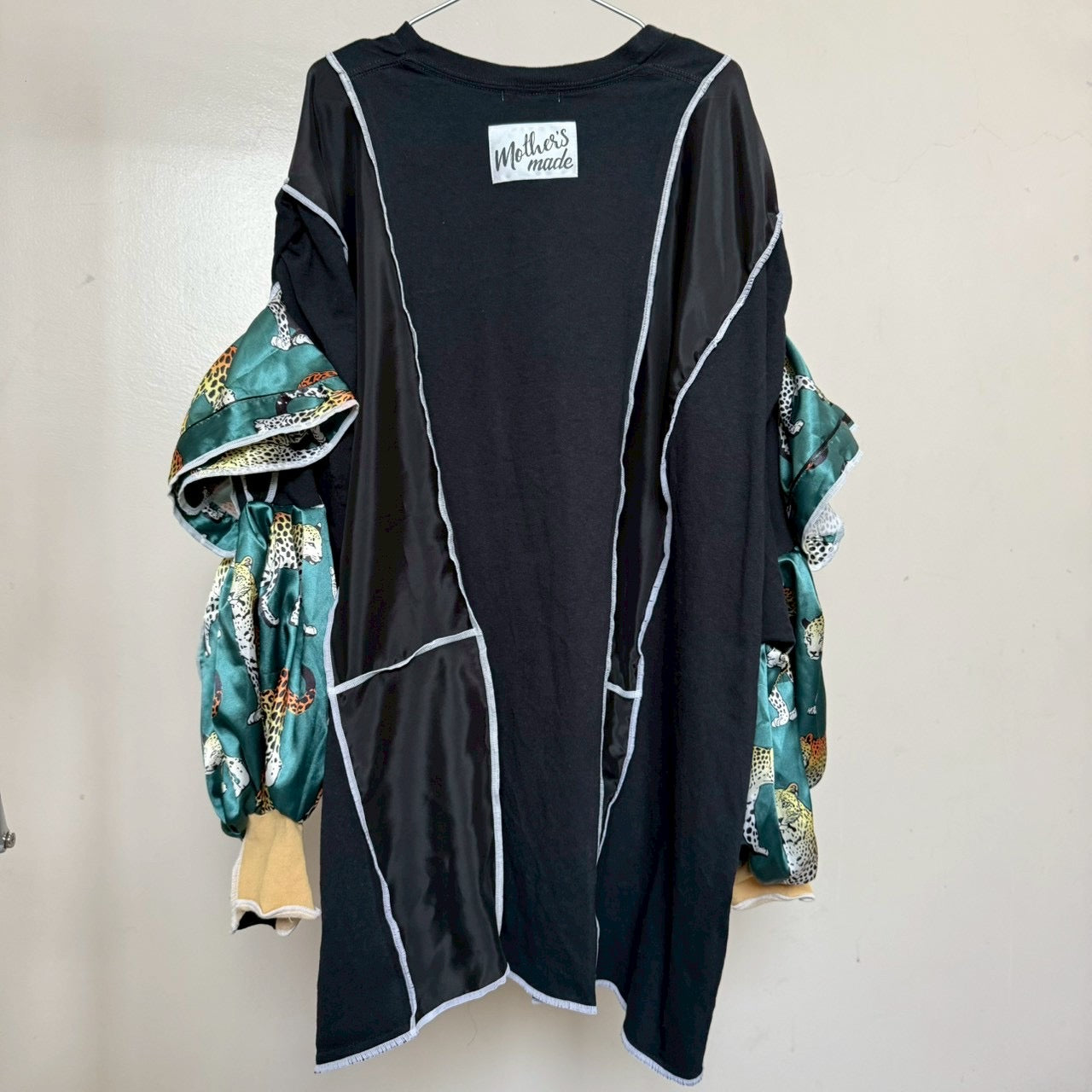 チータープリントのバルーンスリーブトップス