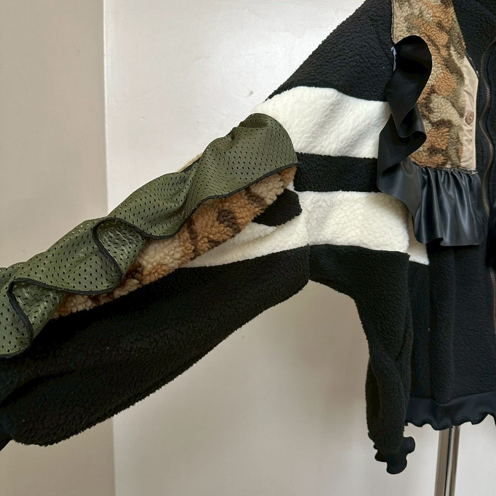 ヒョウ刺繍カモフラージュシェルパジャケット