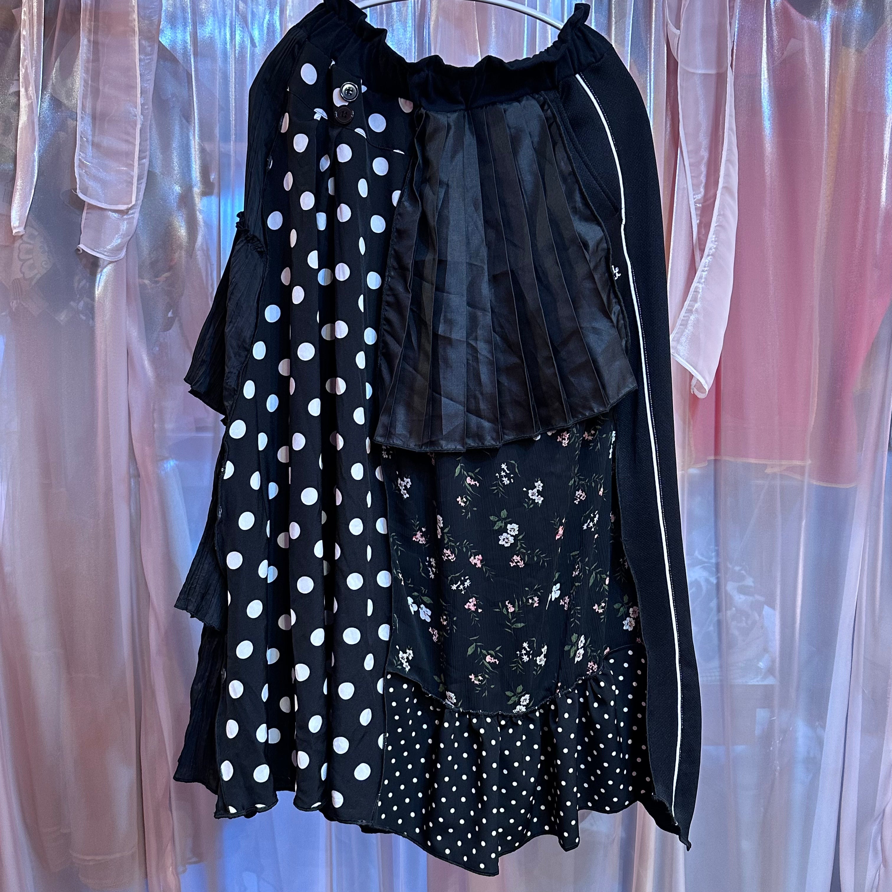 黒花柄ロングスカート