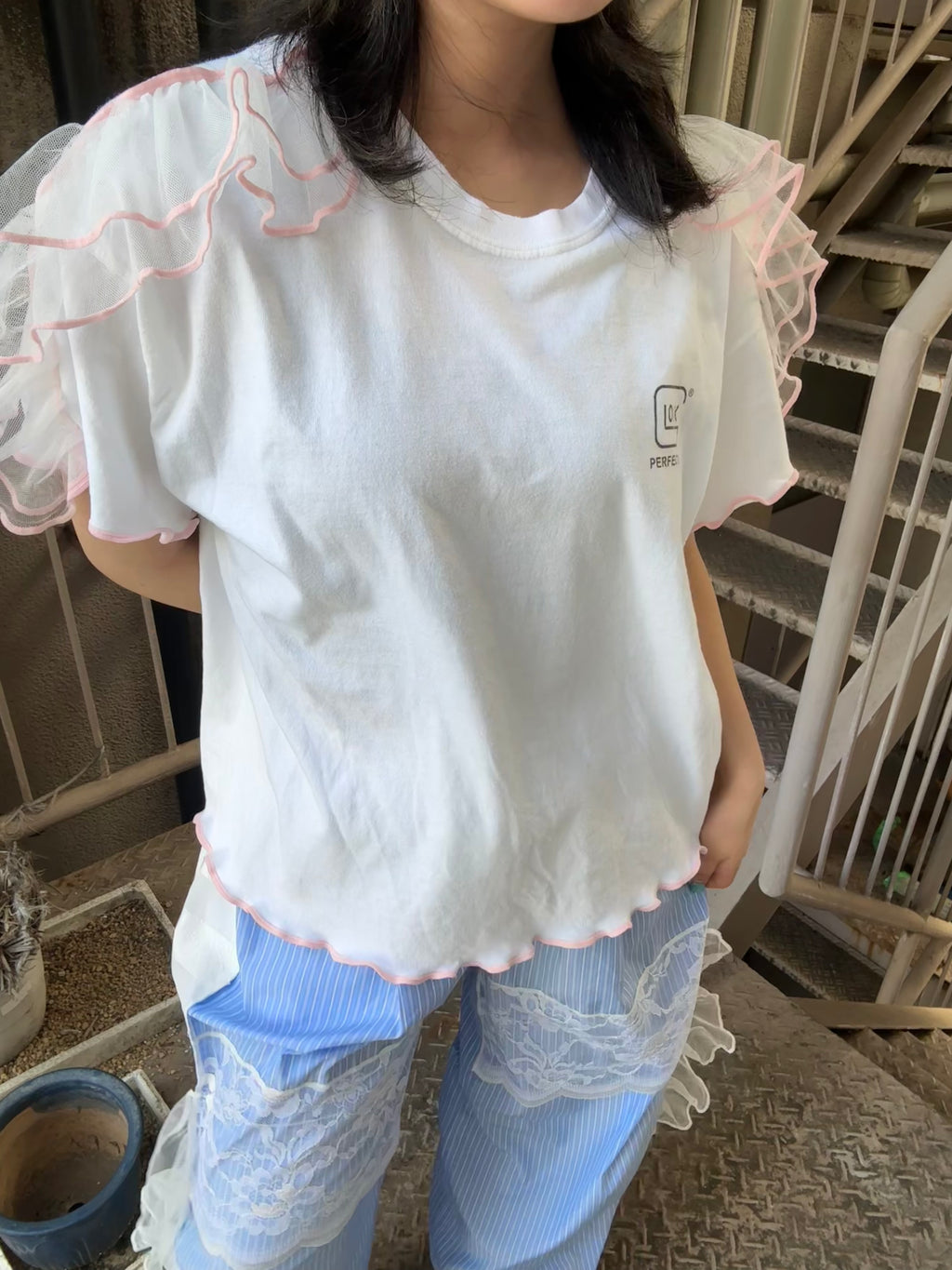 着合せ肩チュールトップス