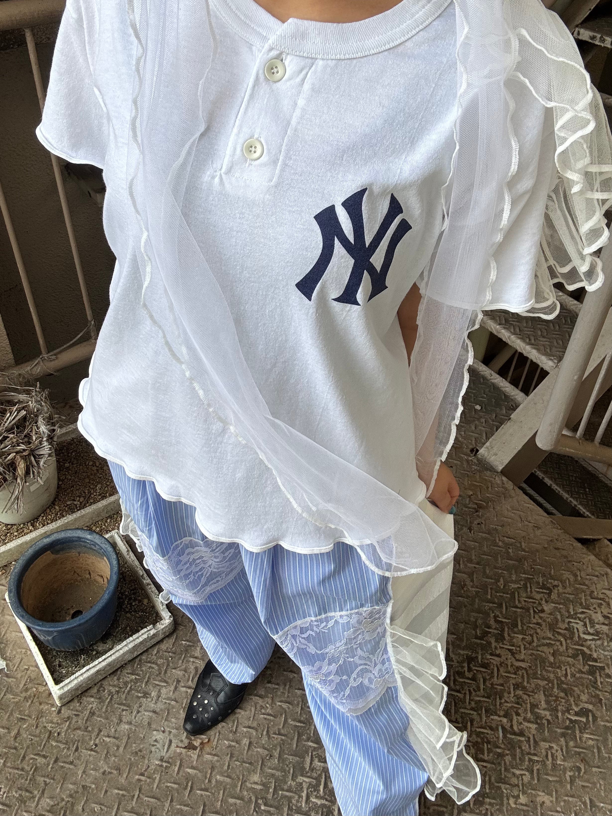 肩フリル付き半袖Tシャツ