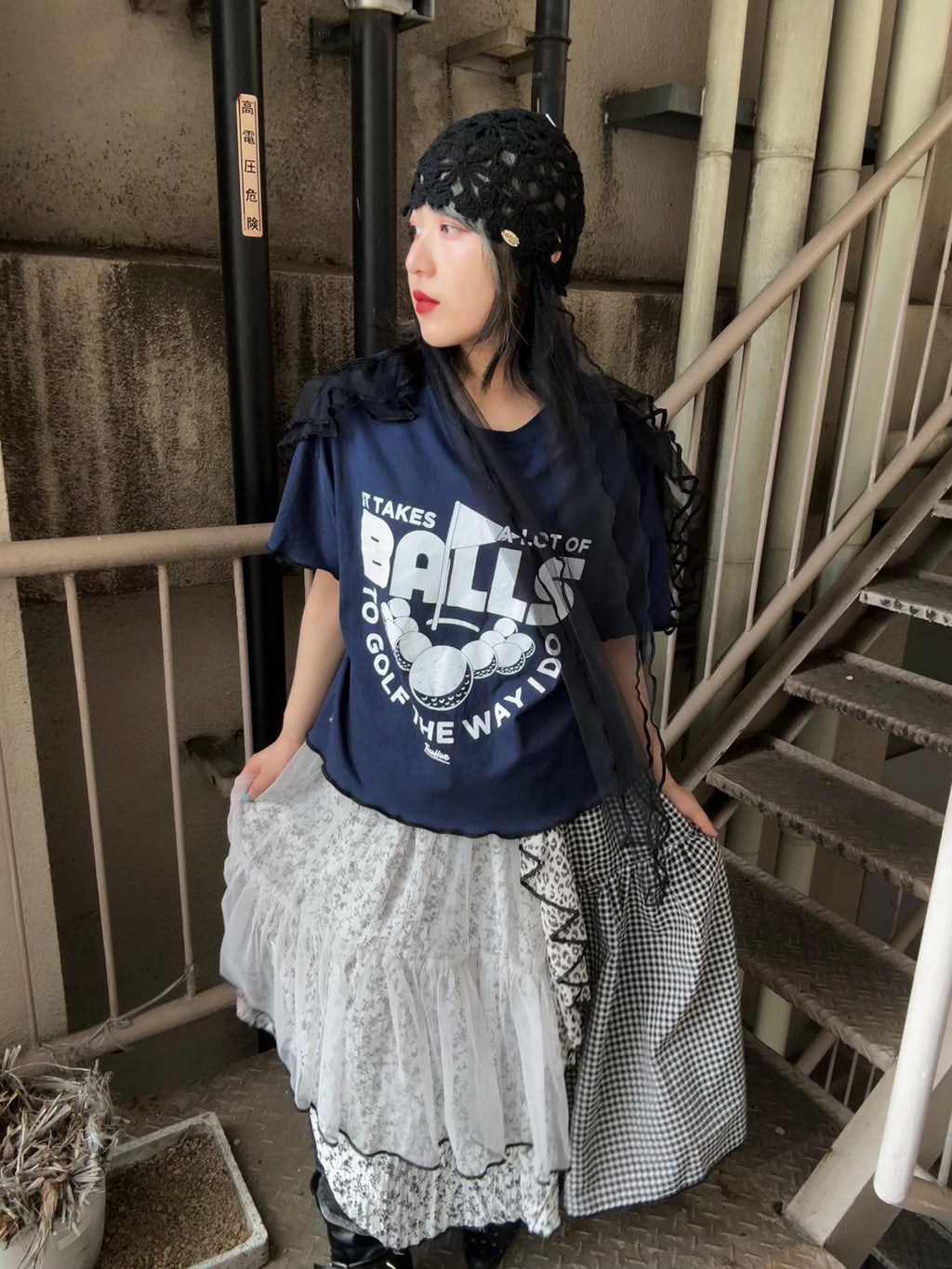 肩フリル付き半袖Tシャツ