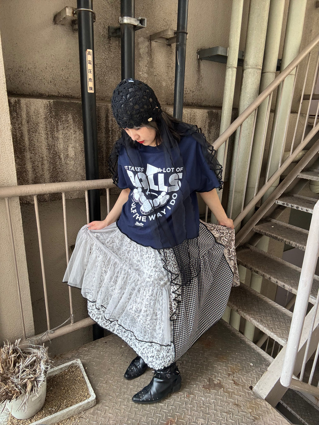 肩フリル付き半袖Tシャツ