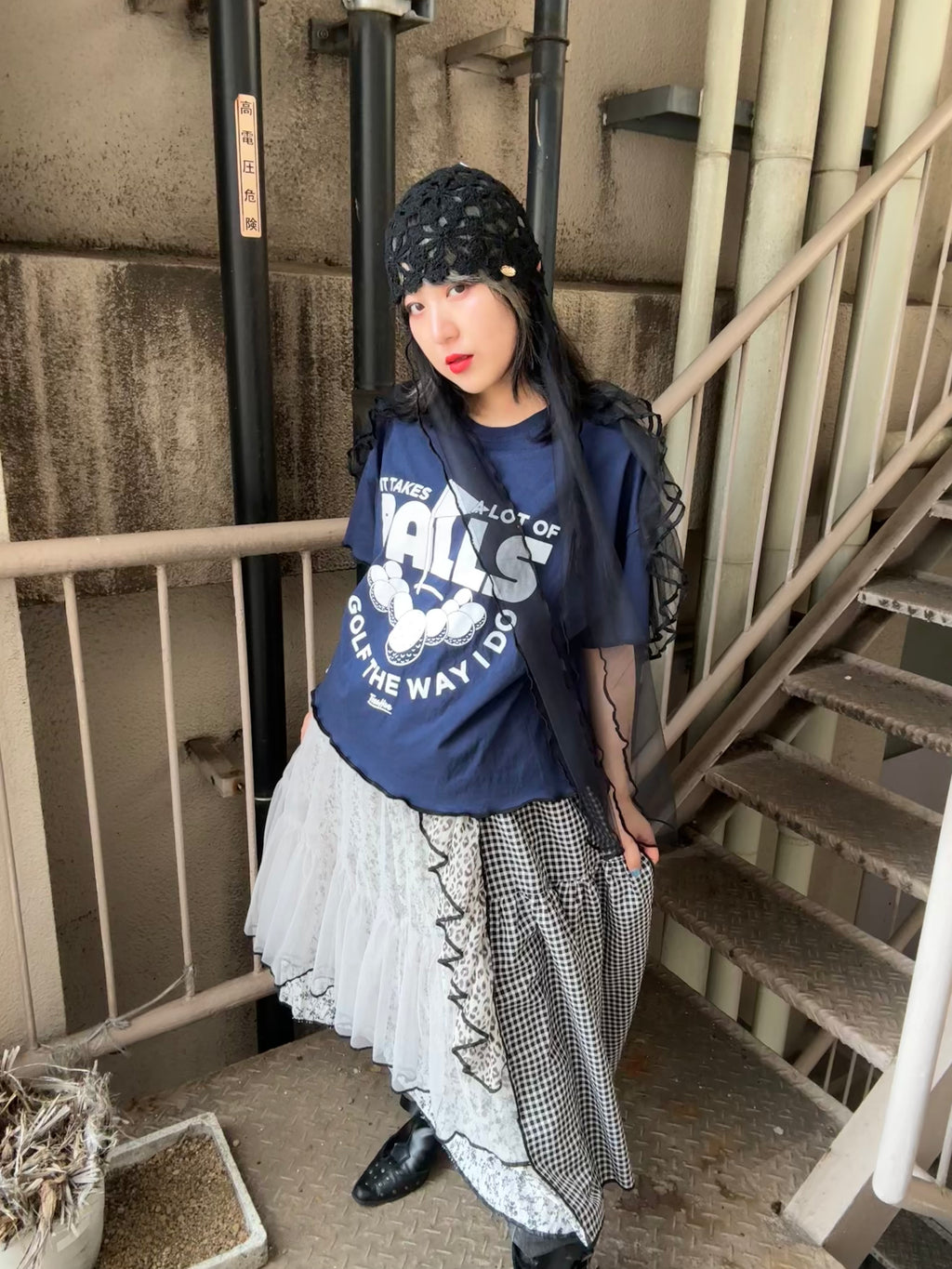 肩フリル付き半袖Tシャツ