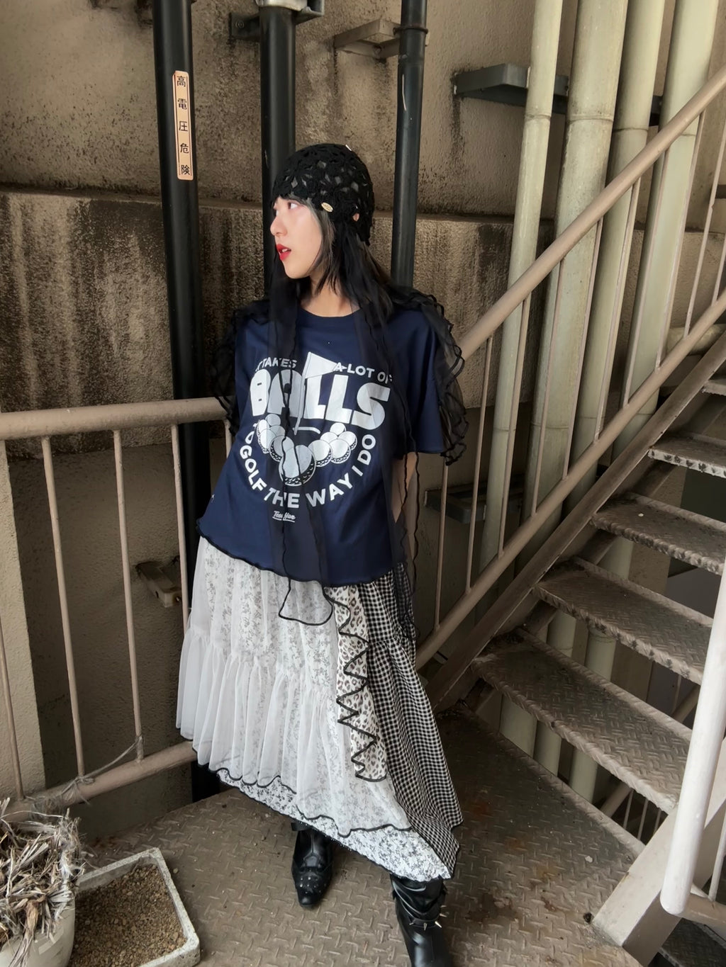 肩フリル付き半袖Tシャツ