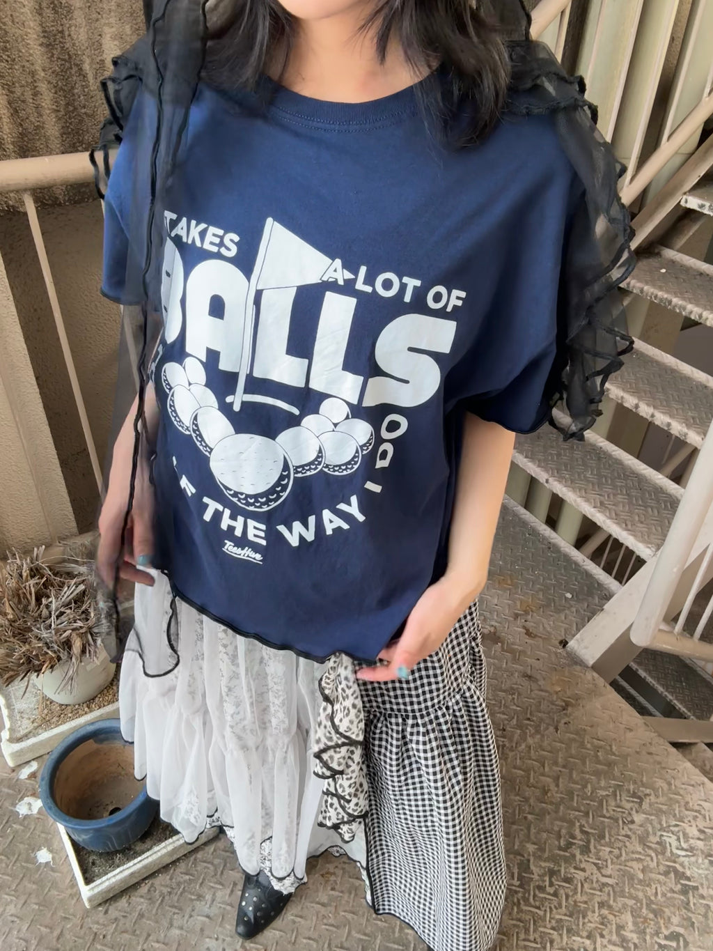 肩フリル付き半袖Tシャツ