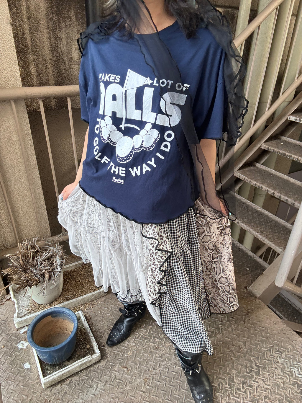 肩フリル付き半袖Tシャツ