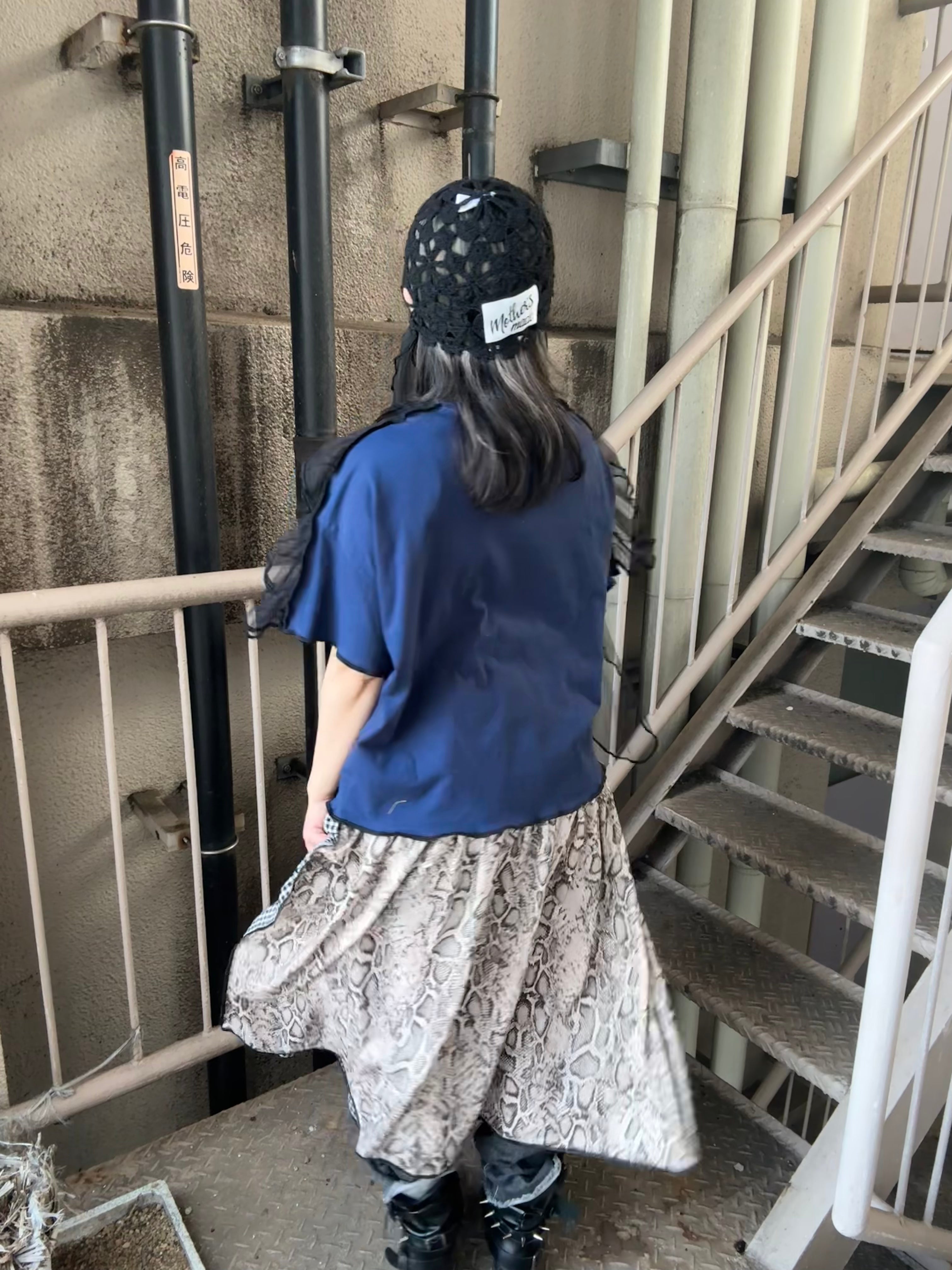 肩フリル付き半袖Tシャツ