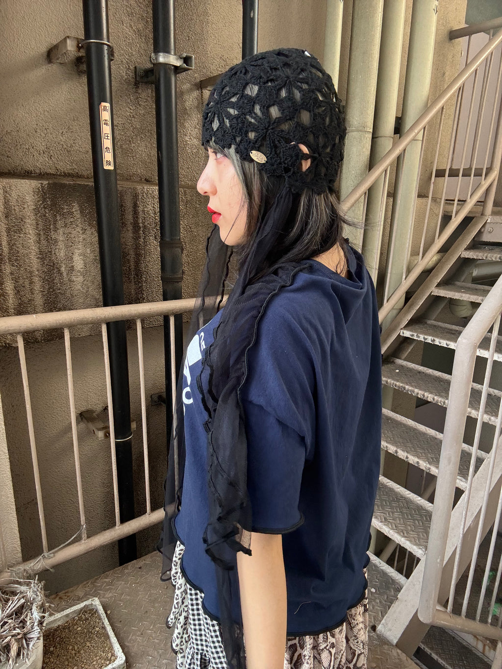肩フリル付き半袖Tシャツ