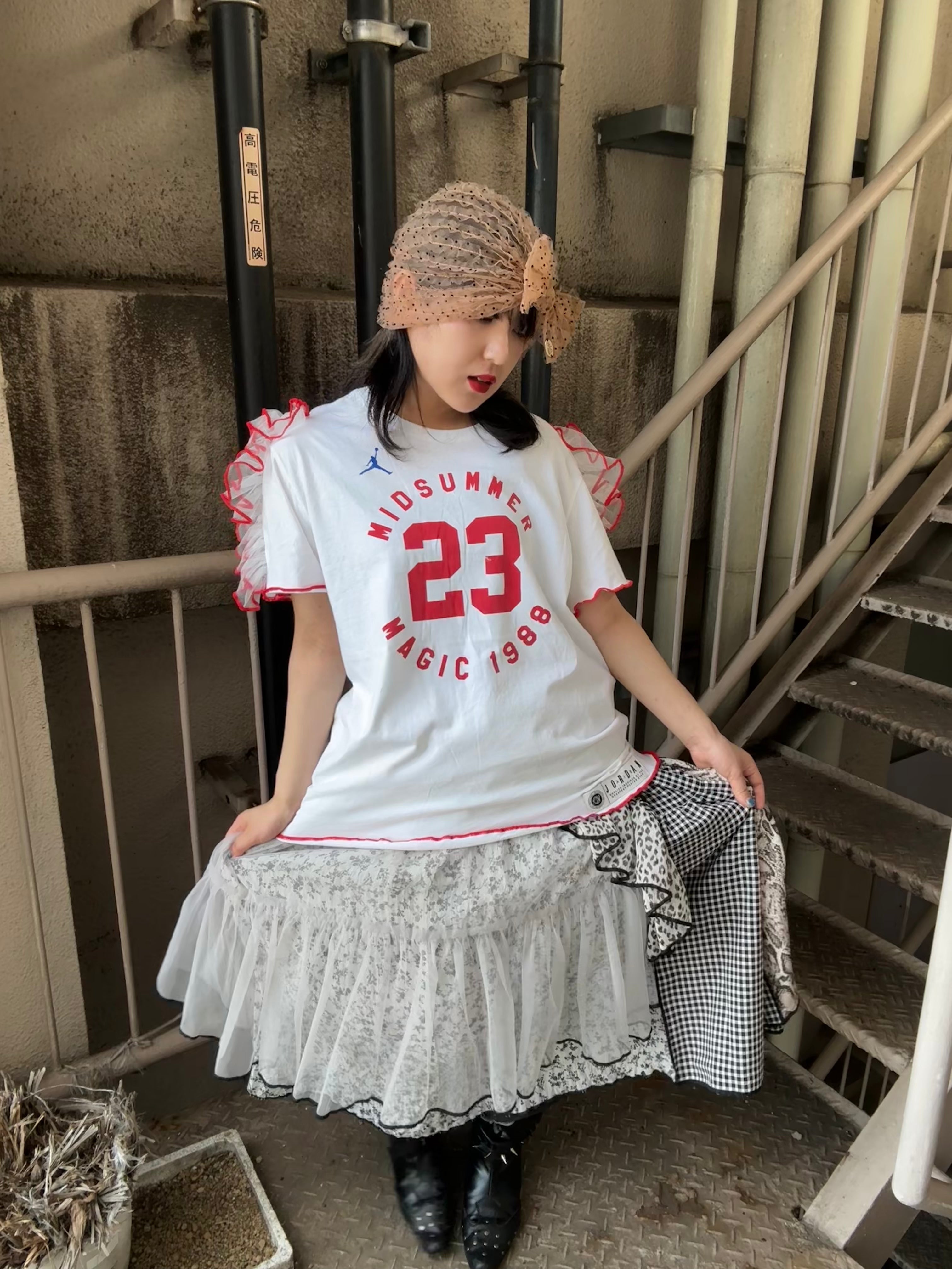 肩フリル付き半袖Tシャツ　