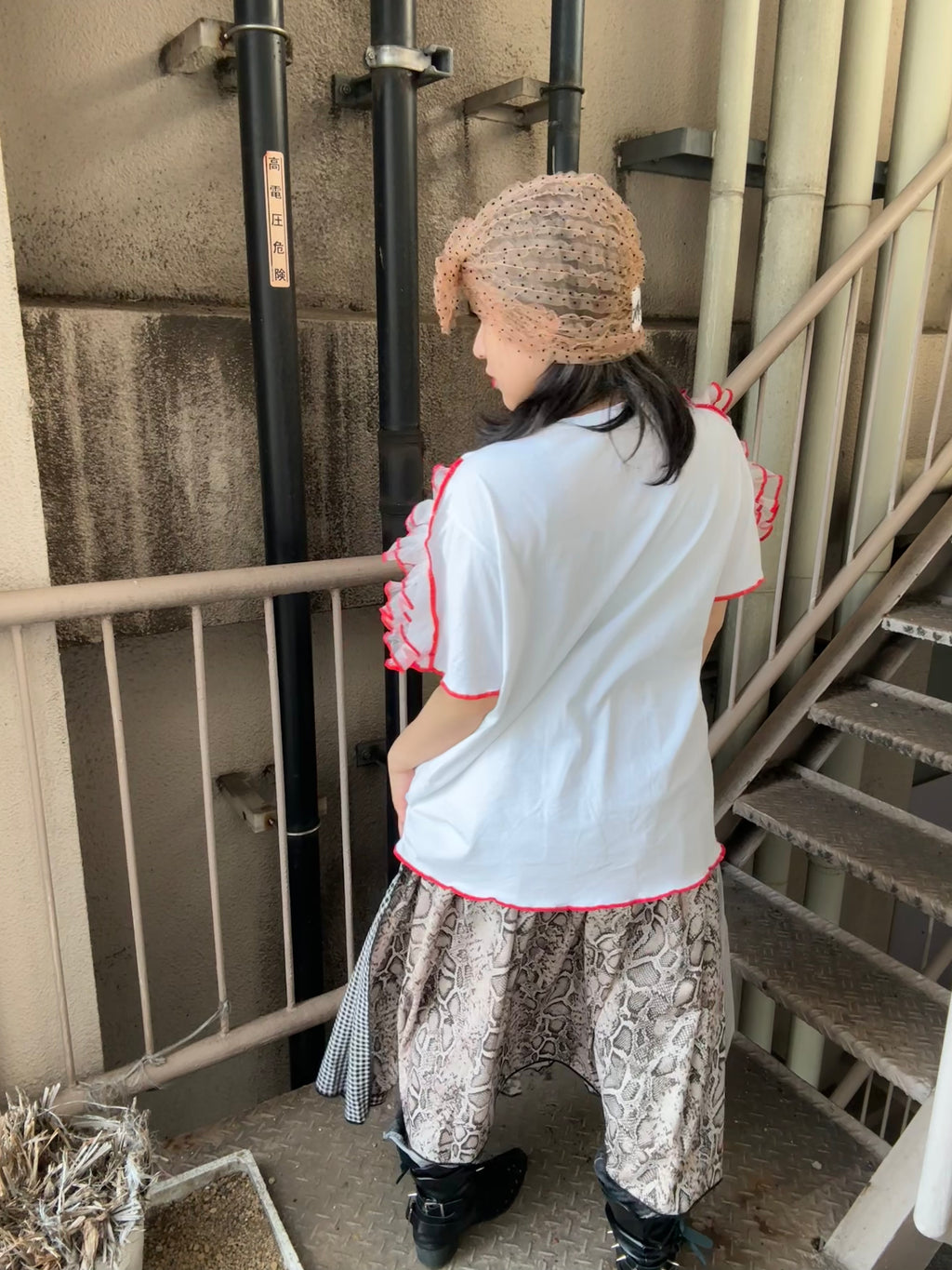 肩フリル付き半袖Tシャツ　