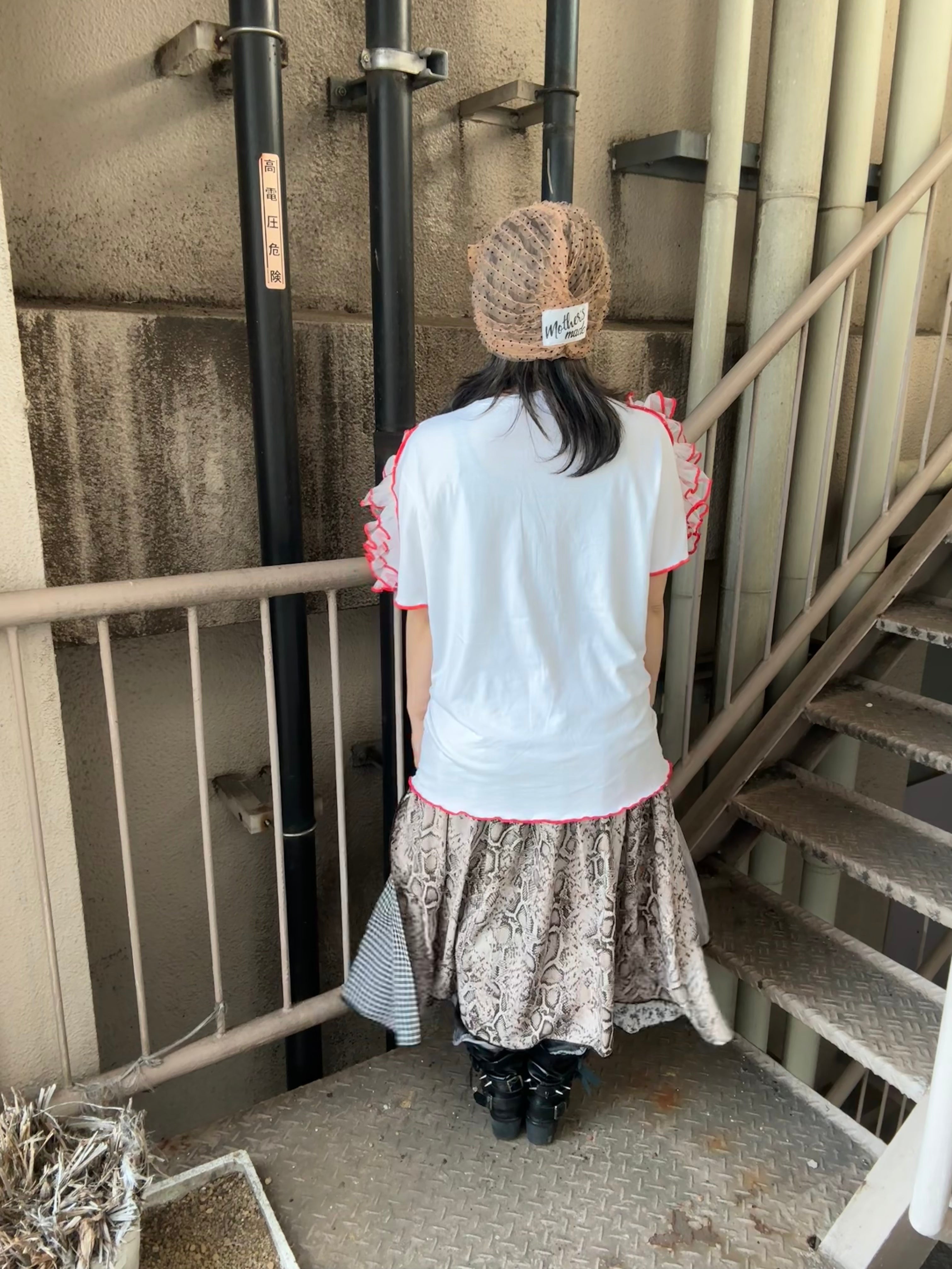 肩フリル付き半袖Tシャツ　