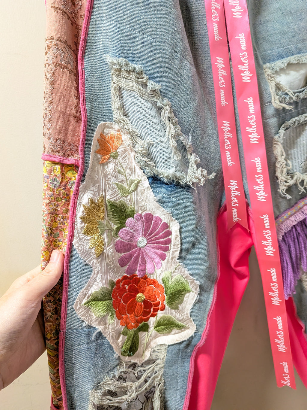 ピンク切替花刺繍ワッペンリメイクジーンズ