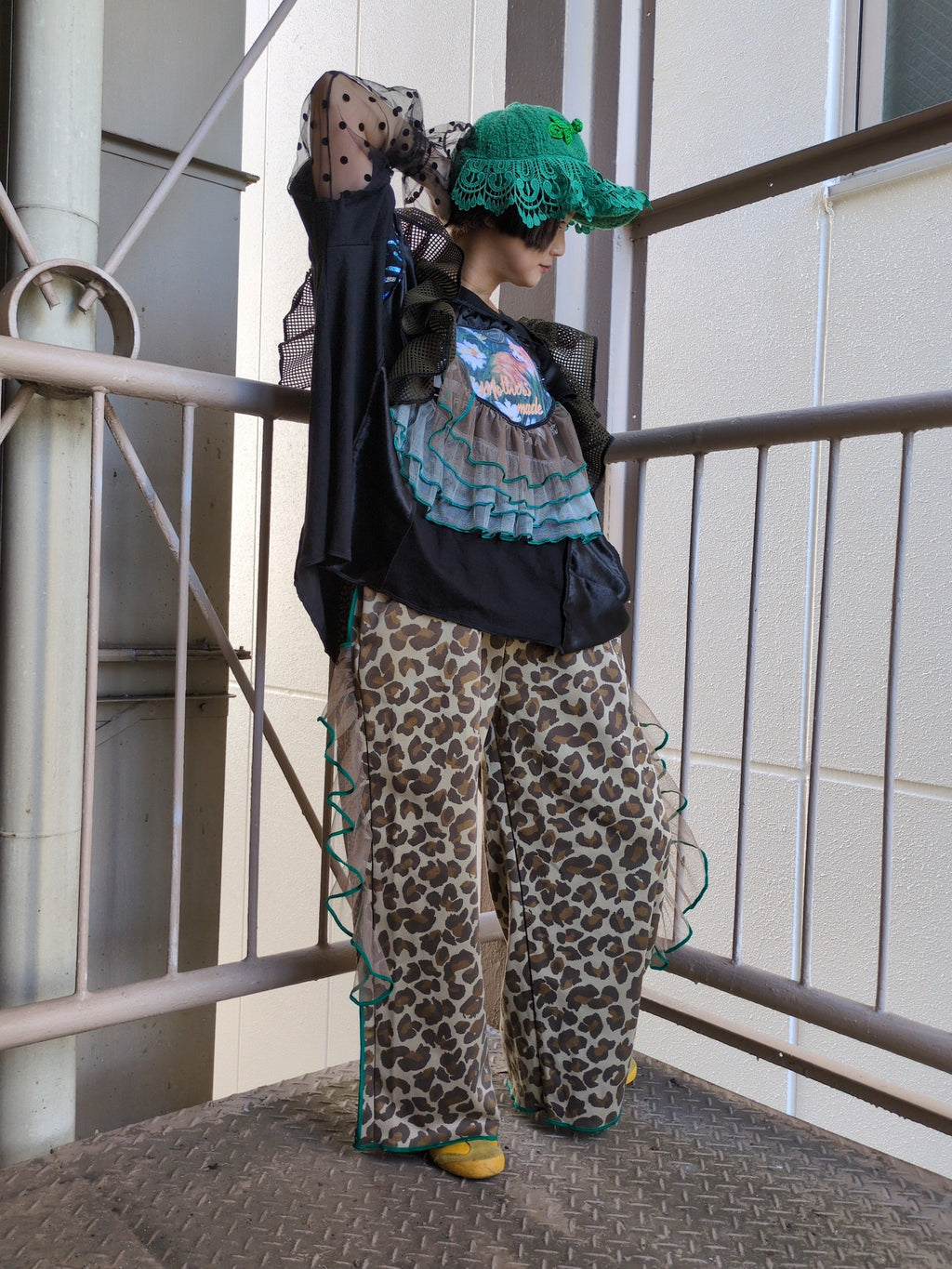 チュール付きヒョウ柄パンツ