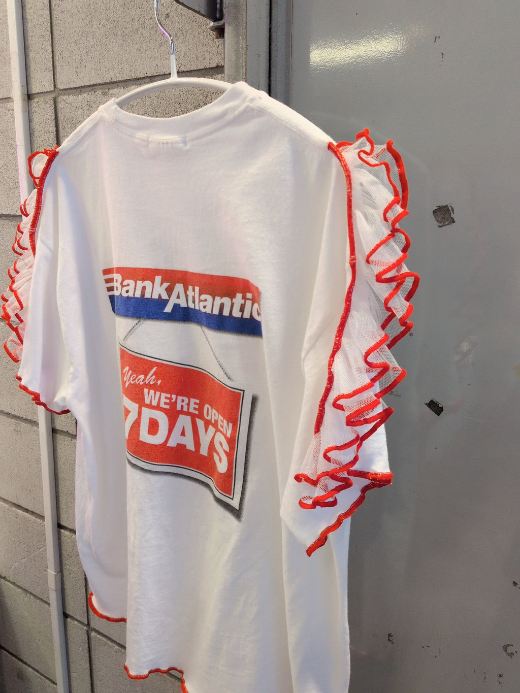 フリル肩タイガー半袖Tシャツ