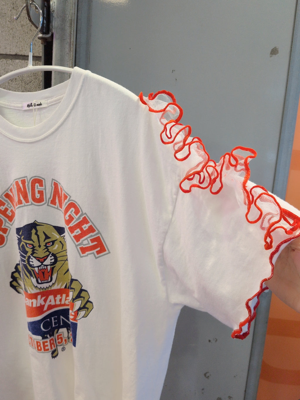 フリル肩タイガー半袖Tシャツ