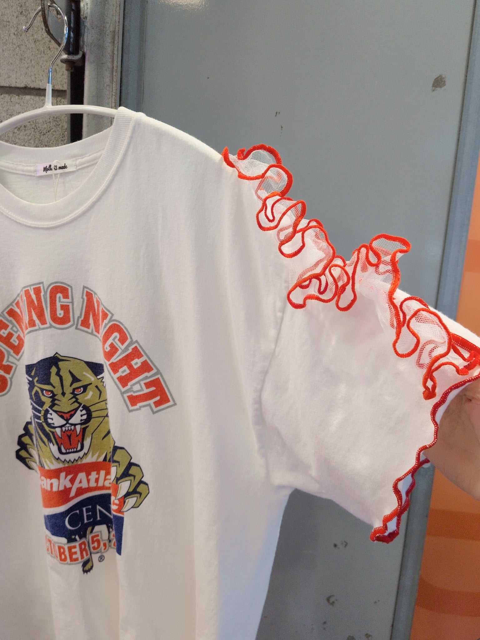 フリル肩タイガー半袖Tシャツ