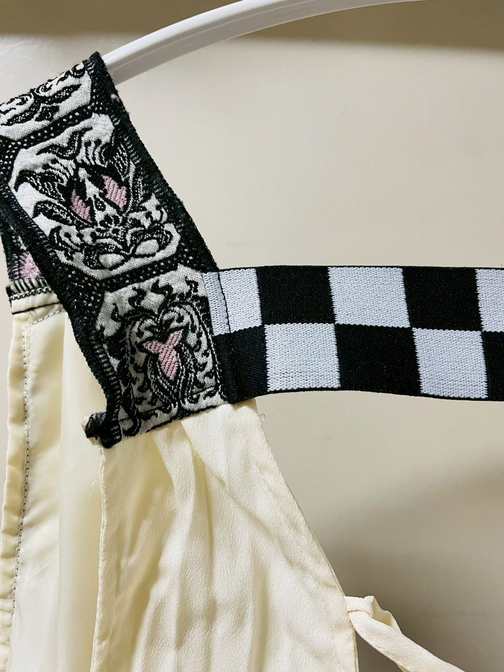 シフォンフリル＆模様テープ使いキャミソール