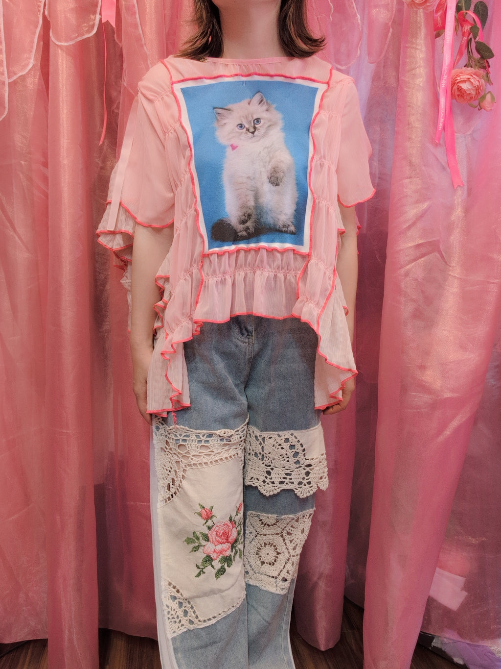 ねこピンクフリルプルオーバー
