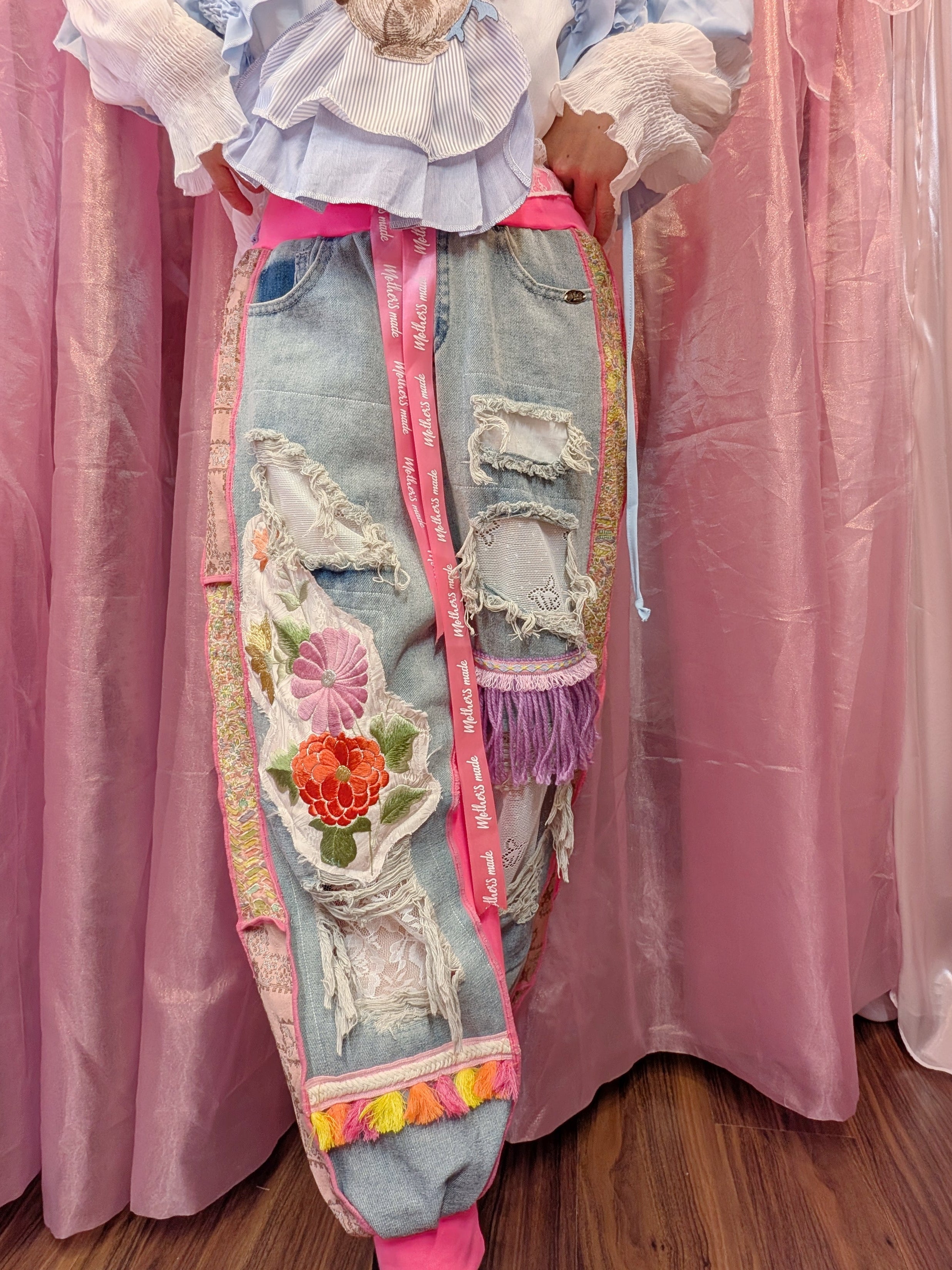 ピンク切替花刺繍ワッペンリメイクジーンズ